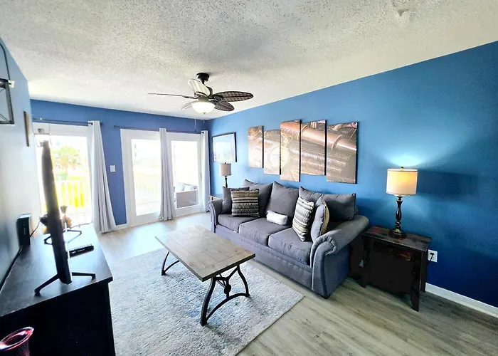 1 Block To 3br Home, Sleeps 8 Country house Gulf Shores