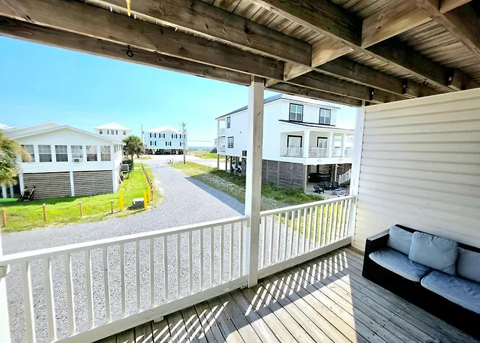 1 Block To 3br Home, Sleeps 8 *