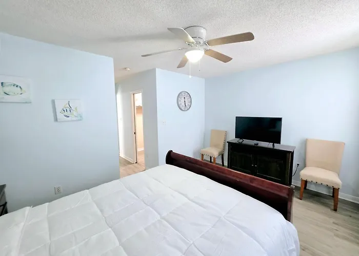 1 Block To 3br Home, Sleeps 8 Country house Gulf Shores
