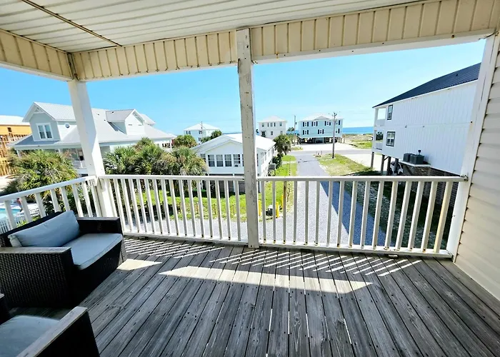 1 Block To 3br Home, Sleeps 8 *